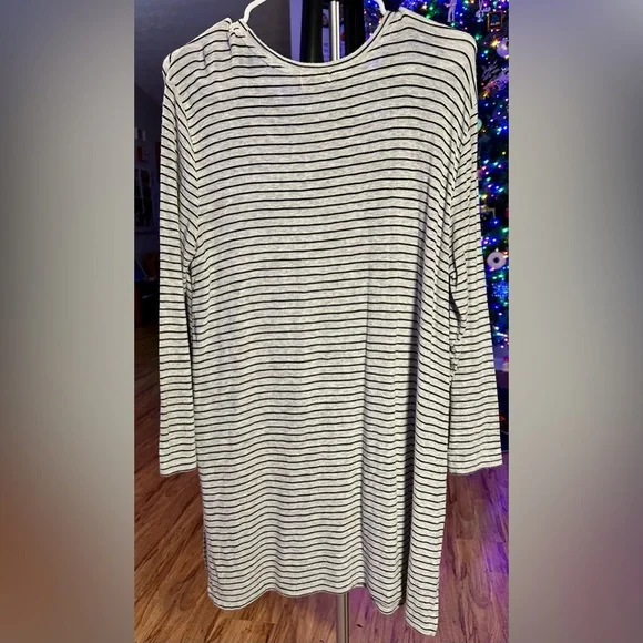Old Navy Black and Gray Striped Long Sleeve Top - Picture 5 of 5